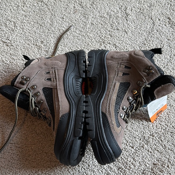 NWT Itasca Hiking Boots - Picture 3 of 9